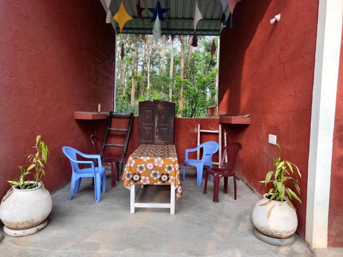 Kaikane Homestay มาดิเครี ภายนอก รูปภาพ